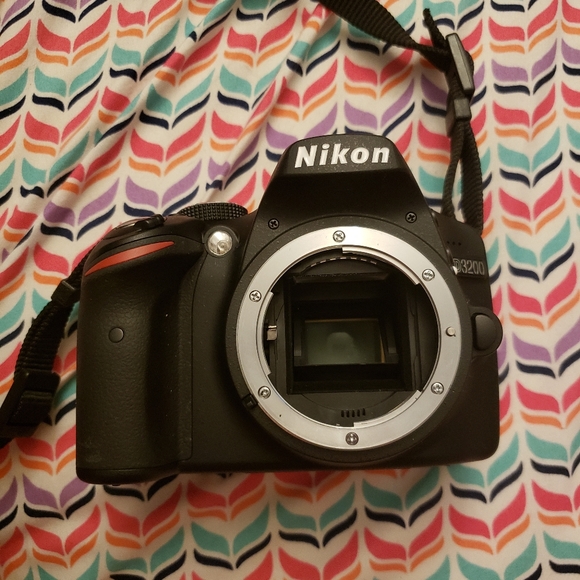 **SOLD** NikonD3200 Camera - Picture 2 of 8